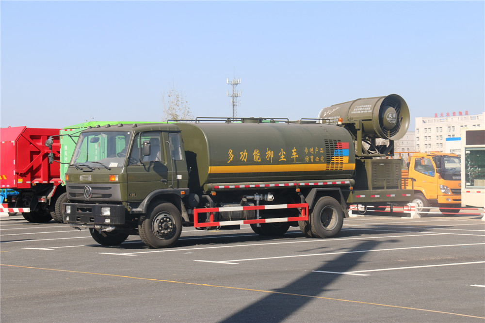 شاحنة Dongfeng 153 لتجفيف الغبار