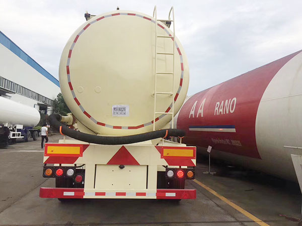 شاحنة Dongfeng Tianlong للإمدادات الجماعية من الأسمنت
