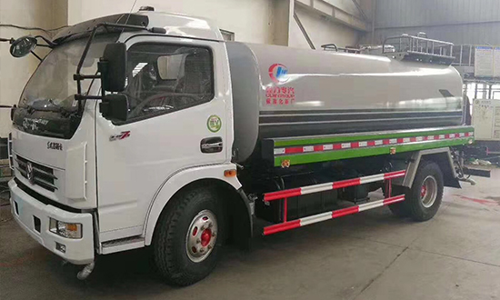 سيارة Dongfeng Daoluika رش المياه (8.5 مكعب)
