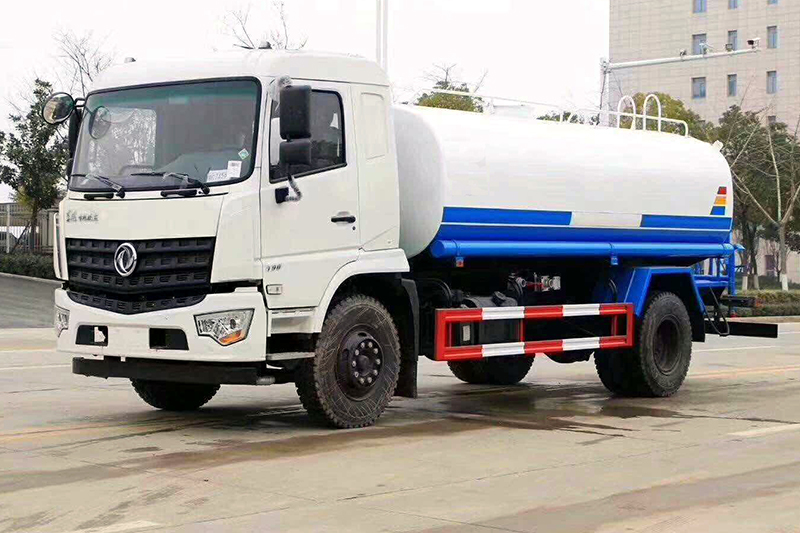 سيارة Dongfeng D3 رش المياه (سعة 14.5 مكعب)