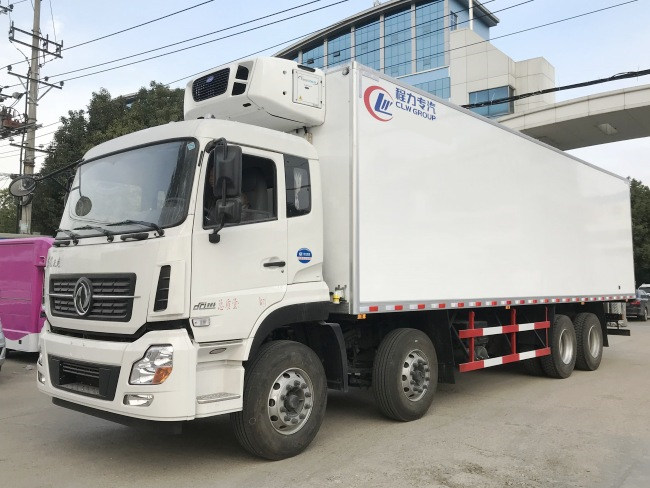 (طول: 9.4 متر) شاحنة Dongfeng Tianlong المبردة بقدمين أمامية وأربعة عجلات خلفية
