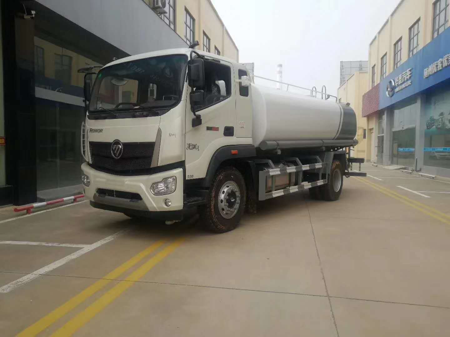فوتيان رويوو 12-15 طن شاحنة ماء (مع مدفع الضباب)