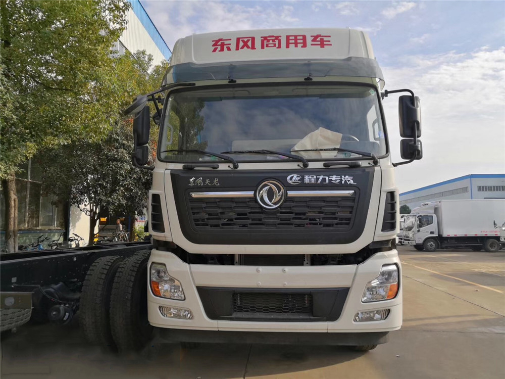شاحنة Dongfeng Tianlong أمامية-خلفية ثمانية [40 مكعب] للنقل الأعلاف