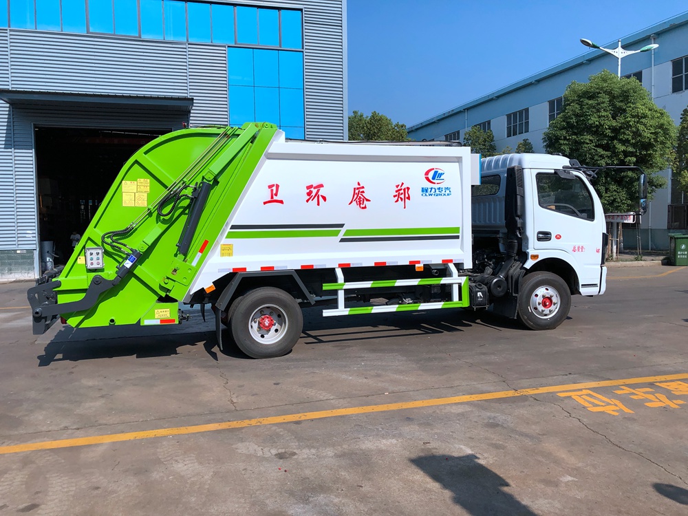 【8 قدرة مكعبية】 شاحنة Dongfeng D7 المضغوطة للقمامة