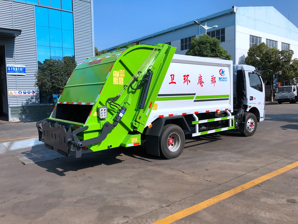 【8 قدرة مكعبية】 شاحنة Dongfeng D7 المضغوطة للقمامة