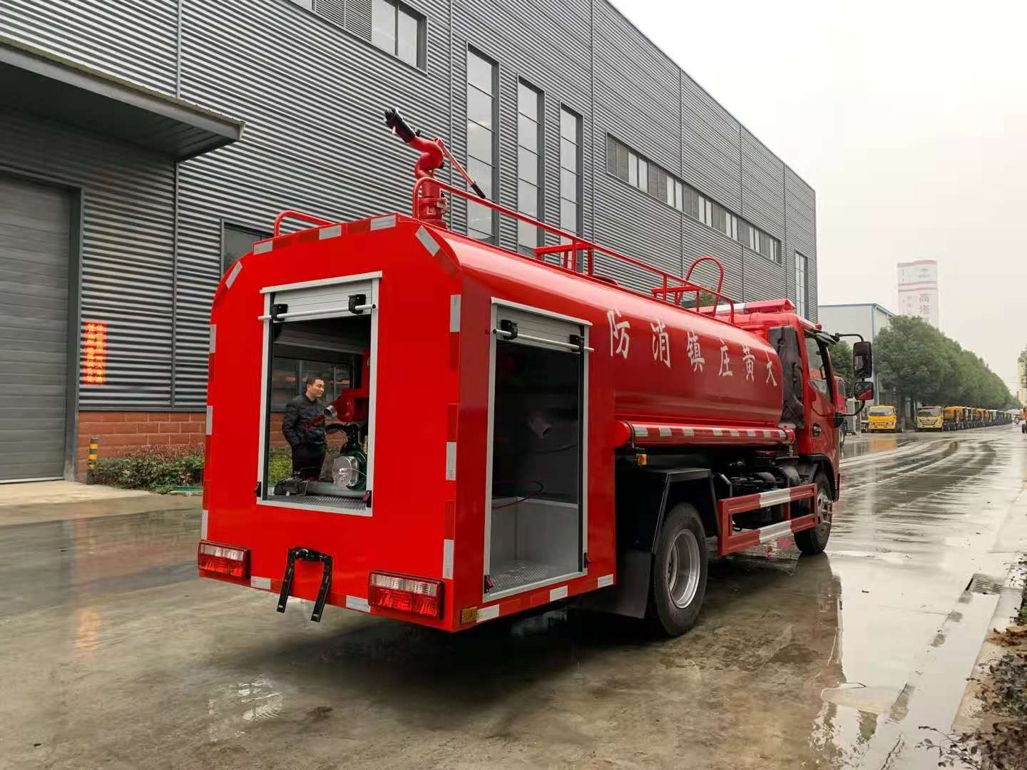شاحنة محاربة الحريق Dongfeng Dolica 4.5 طن