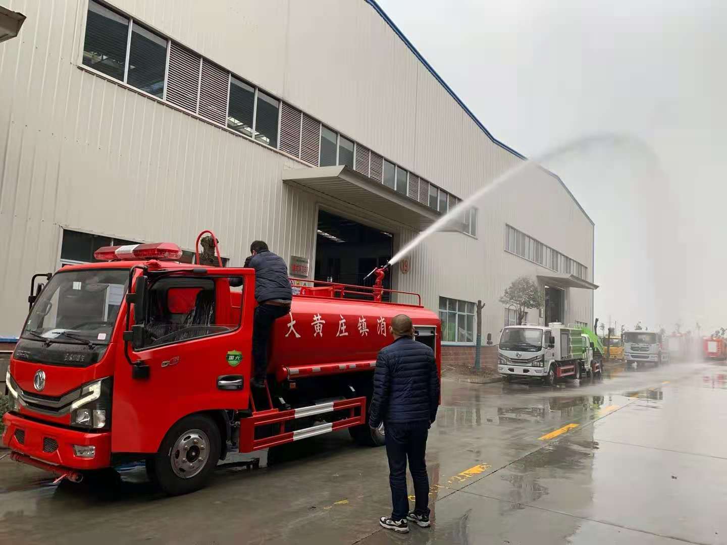 شاحنة محاربة الحريق Dongfeng Dolica 4.5 طن