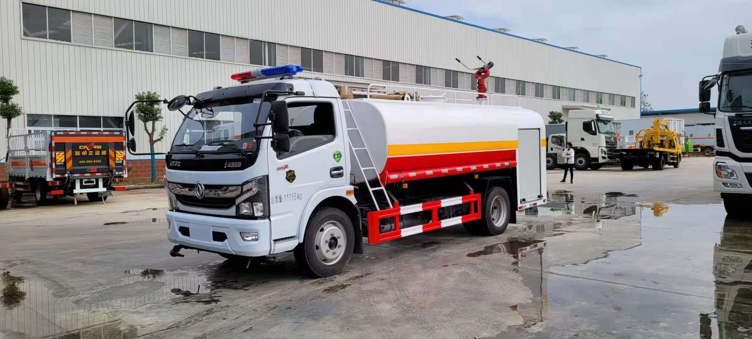 شاحنة ماء إطفاء Dongfeng Dolica 8 طن
