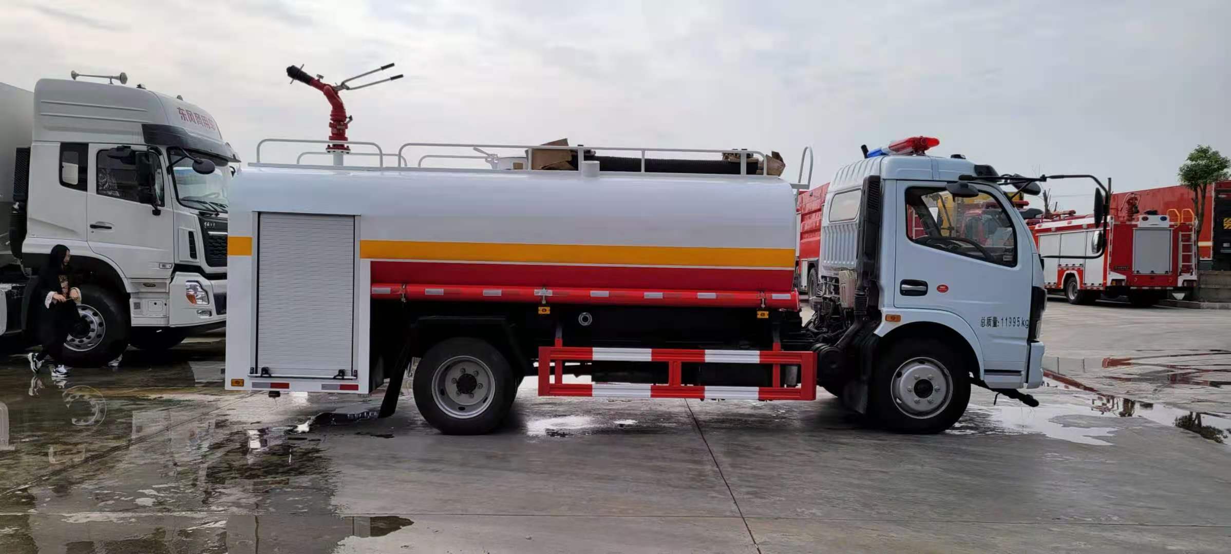 شاحنة محاربة الحريق Dongfeng Dolica 8 طن