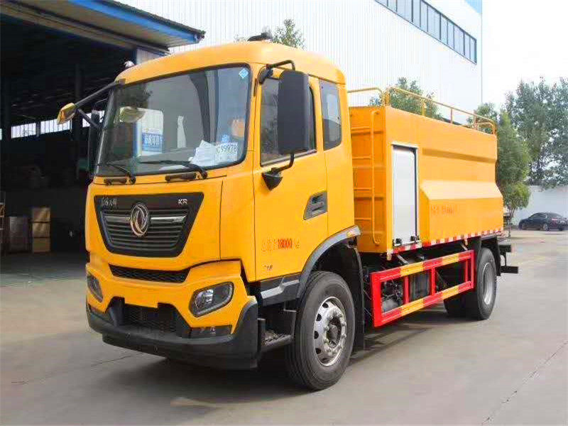 شاحنة تنظيف أنابيب دائرة الشكل من Dongfeng Tianjin بسعة 10 متر مكعب
