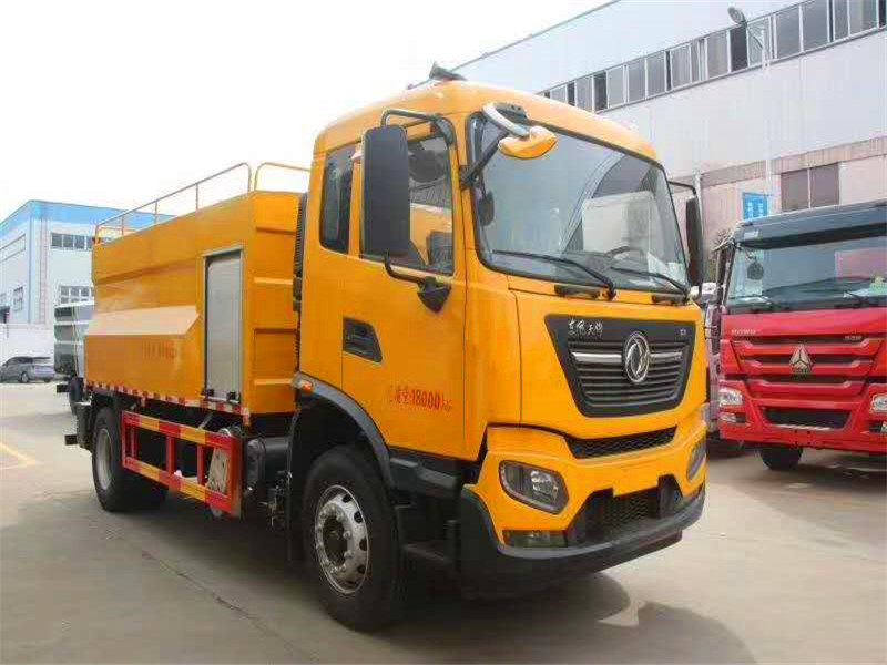 شاحنة تنظيف أنابيب دائرة الشكل من Dongfeng Tianjin بسعة 10 متر مكعب