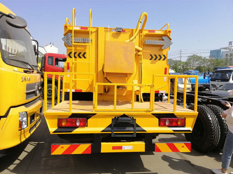 سيارة تنظيف خزان دفني Dongfeng Tianjin 10 خزان
