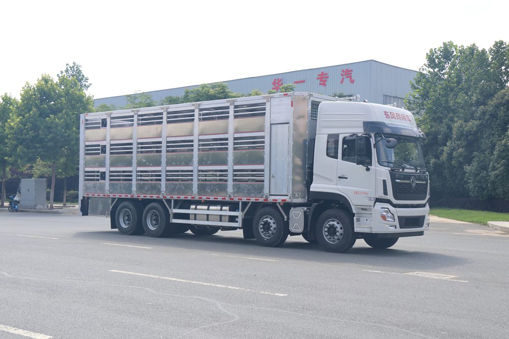 شاحنة نقل المواشي من نوع Dongfeng Tianlong VL الجيل الخامس المعيار الداخلي من الألومنيوم المعدني