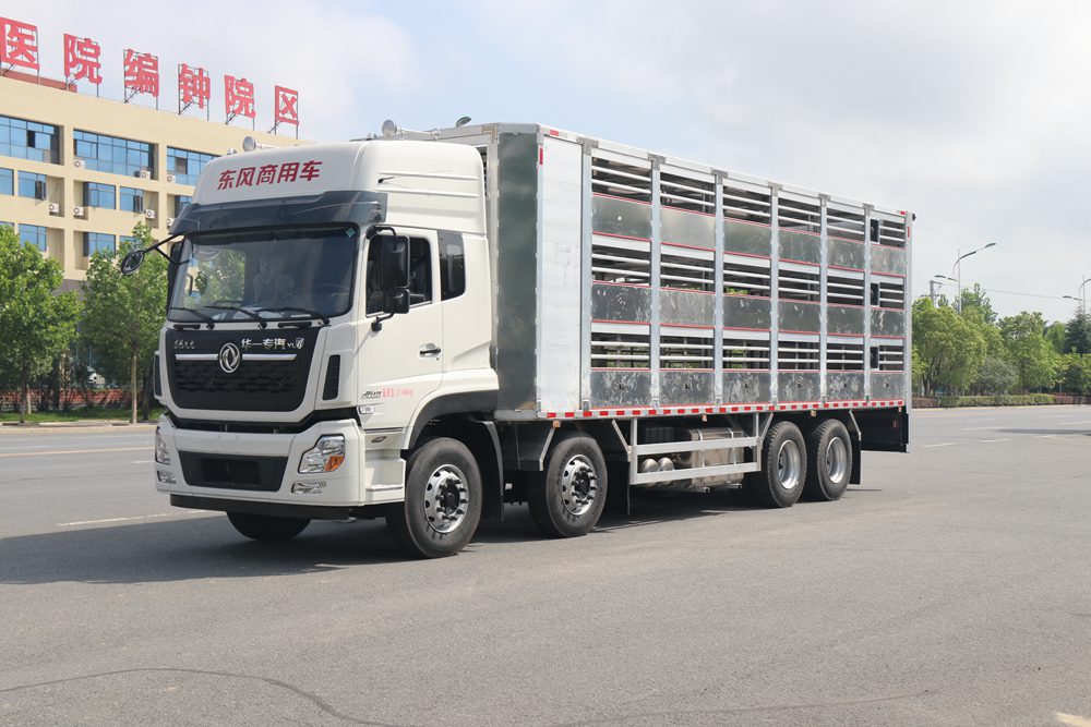 شاحنة نقل المواشي من نوع Dongfeng Tianlong VL الجيل الخامس المعيار الداخلي من الألومنيوم المعدني