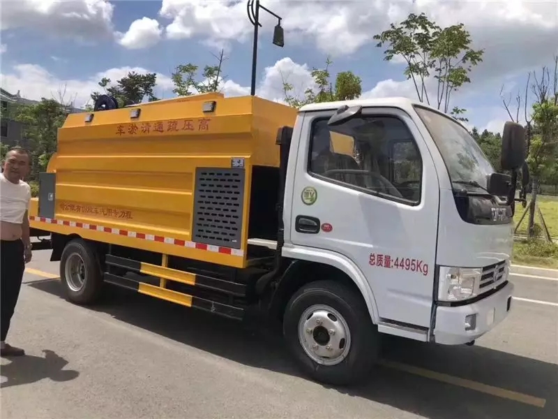 سيارة تنظيف وتطهير خطوط المجاري المائية لمدينة دينفينغ بضغط عالٍ ورفع الرواسب