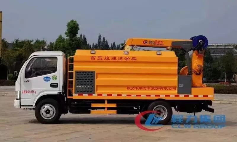 سيارة تنظيف وتطهير خطوط المجاري المائية لمدينة دينفينغ بضغط عالٍ ورفع الرواسب