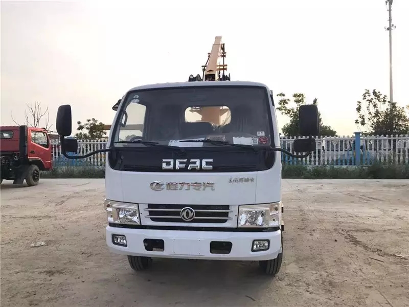 شاحنة Dongfeng Dolica لسحب التربة و نقل الهلام
