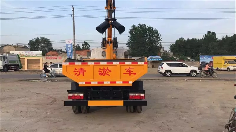 شاحنة Dongfeng Dolica لسحب التربة و نقل الهلام