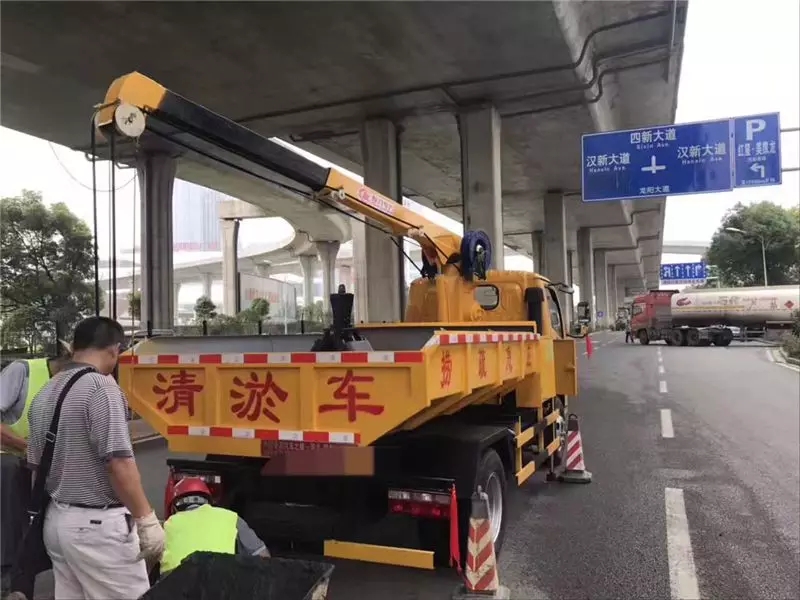 Dongfeng Dolica صرف صحي سيارة تنظيف