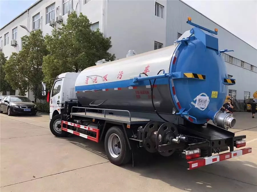 شاحنة Dongfeng 8 طن متكاملة لتنظيف خزانات وإسواق السحب