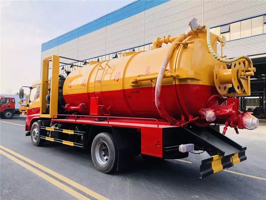سيارة Dongfeng 14 نوع Fazheng Jinyi 210 حصان تنظيف الصرف الصحي وسحب المياه النقية