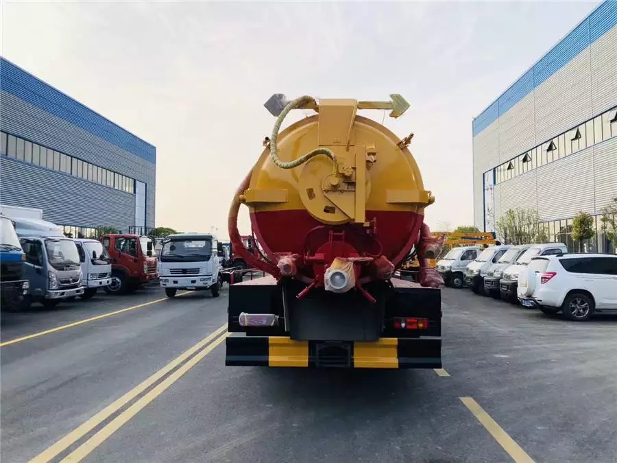 سيارة Dongfeng 14 نوع Fazheng Jinyi 210 حصان تنظيف الصرف الصحي وسحب المياه النقية