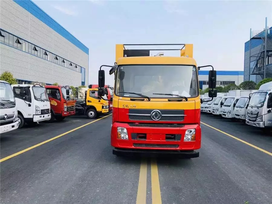 سيارة Dongfeng 14 نوع Fazheng Jinyi 210 حصان تنظيف الصرف الصحي وسحب المياه النقية
