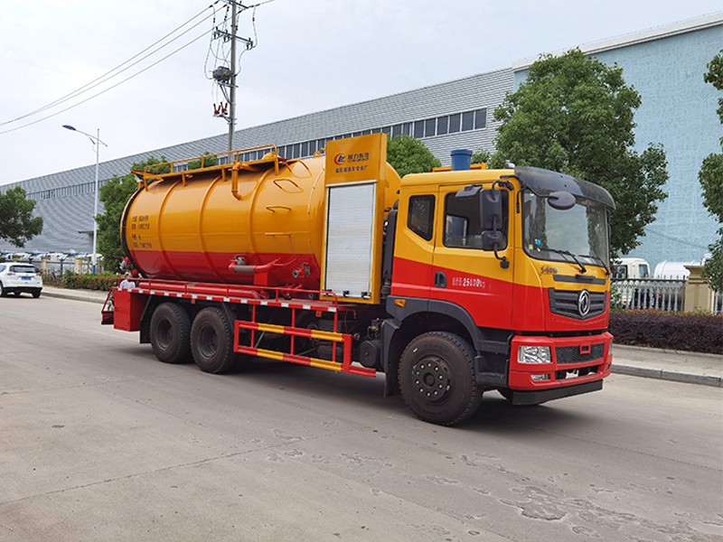东风T5后八轮清洗和吸尘车