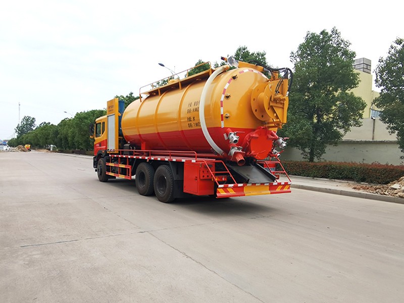东风T5后八轮清洗和吸尘车