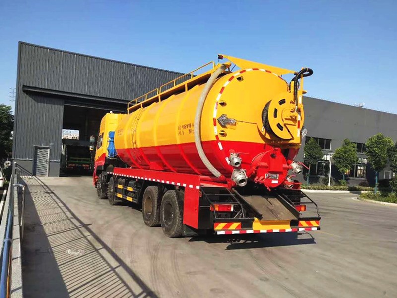 东风前四后八清洗和污水吸排车