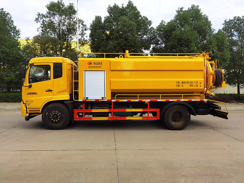 سيارة Dongfeng Tianjin مربعة الشكل لامتصاص المياه النفايات