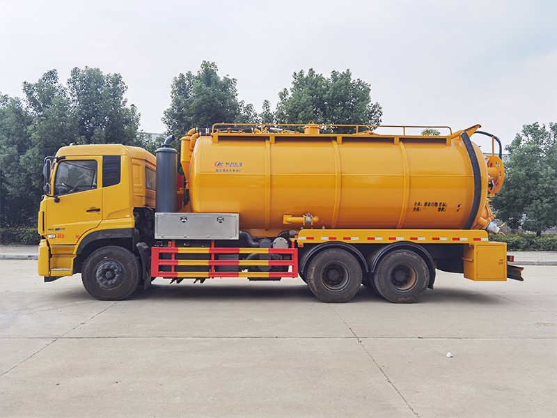 سيارة Dongfeng Tianlong خلفية ثماني العجلات لسحب المياه النفايات