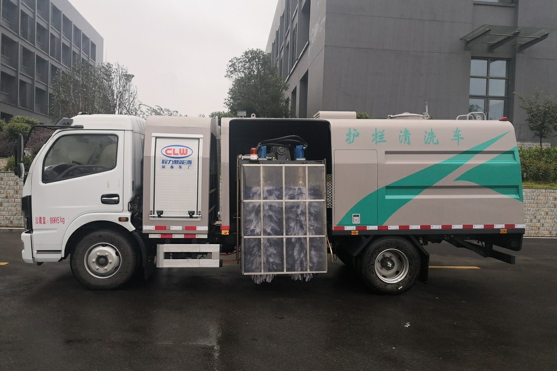 سيارة Dongfeng Kapte التي تعمل بالطاقة الكهربائية لتنظيف حاجز الأمان